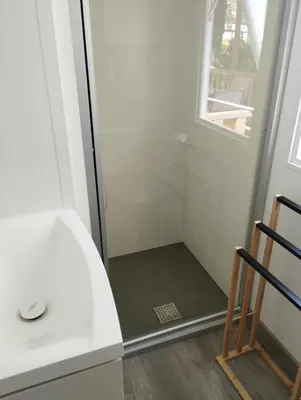 Salle de bains dans l'établissement Mobil home 6 personnes