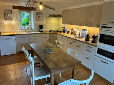Cuisine ou kitchenette dans l'établissement Belle villa en bord de mer à 5 minutes à pied d'une plage de sable fin