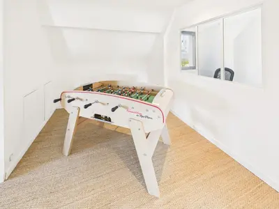 Salle de jeux dans l'établissement Vue rivière - grande maison et jardin pour 10