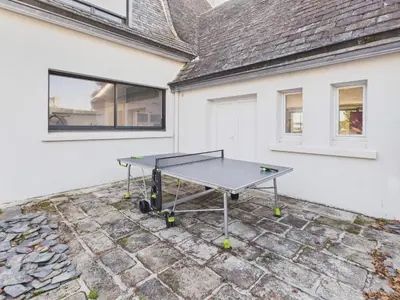 Tennis de table au sein de l'établissement Vue rivière - grande maison et jardin pour 10 ou à proximité