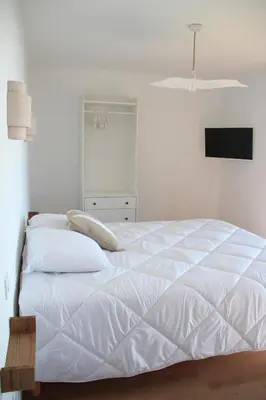 Un ou plusieurs lits dans un hébergement de l'établissement Marie Galante - vue mer et jardin