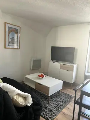 Télévision ou salle de divertissement dans l'établissement Apartment La Fontaine
