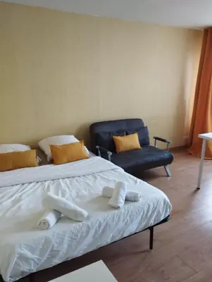 Un ou plusieurs lits dans un hébergement de l'établissement Appartement Proche du centre