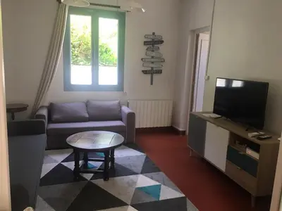 Télévision ou salle de divertissement dans l'établissement Les pieds dans l eau , Le Yaudet