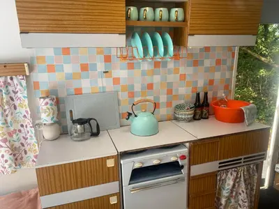 Cuisine ou kitchenette dans l'établissement Major Tom
