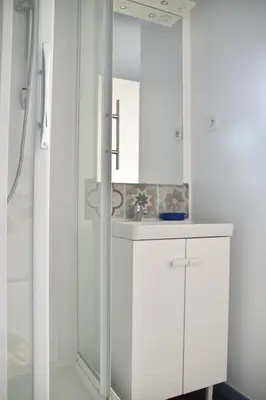 Salle de bains dans l'établissement petit studio, Tout équipé, canapé lit