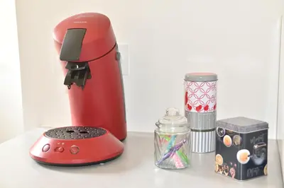 Plateau bouilloire dans l'établissement petit studio, Tout équipé, canapé lit