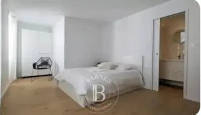Un ou plusieurs lits dans un hébergement de l'établissement AU PIED DE LA MER AU COEUR DE LA STATION bel appartement contemporain
