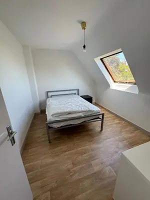 Un ou plusieurs lits dans un hébergement de l'établissement Maison trois chambres en impasse