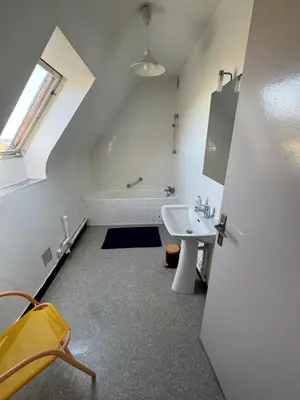 Salle de bains dans l'établissement Maison trois chambres en impasse