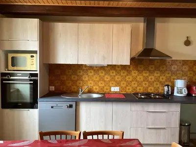 Cuisine ou kitchenette dans l'établissement KERVRANT - Maison Bretonne, Bord Mer - AD6008