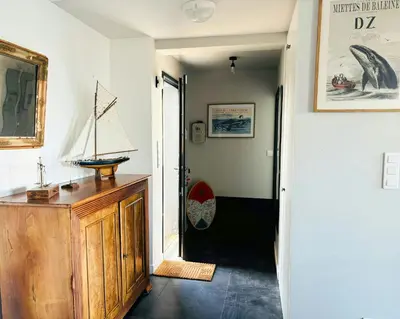 Télévision ou salle de divertissement dans l'établissement Contemporary Haven On The Breton Coast
