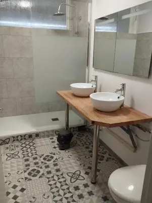 Salle de bains dans l'établissement Grand appartement BREST pour max 11 personnes