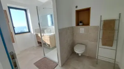Salle de bains dans l'établissement Ty Laouen Maison typique bretonne
