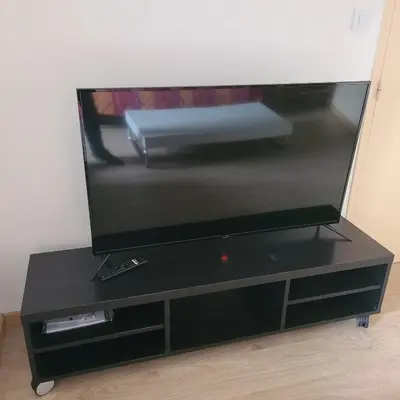 Télévision ou salle de divertissement dans l'établissement Duplex Brest Pilier Rouge avec internet et TV dans la chambre et le salon