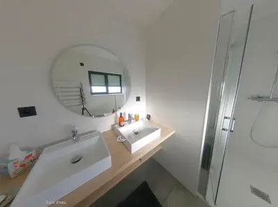 Salle de bains dans l'établissement Maison les pieds dans l'eau