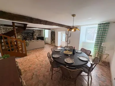 Coin salon dans l'établissement Le Rumorvan - Magnifique maison en pierre renovee