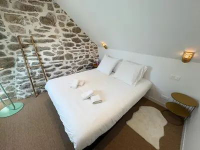 Un ou plusieurs lits dans un hébergement de l'établissement Le Rumorvan - Magnifique maison en pierre renovee