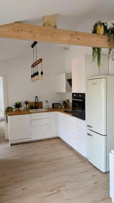 Cuisine ou kitchenette dans l'établissement Maison cosy