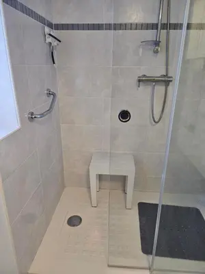 Salle de bains dans l'établissement Périphérie landerneau