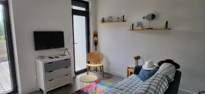 Télévision ou salle de divertissement dans l'établissement L'abri côtier, calme