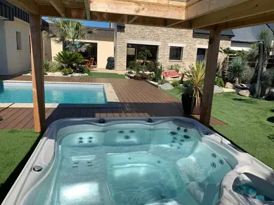 Piscine de l'établissement VILLA de Standing, 10 personnes, Piscine, Spa à 200m des plages ou située à proximité