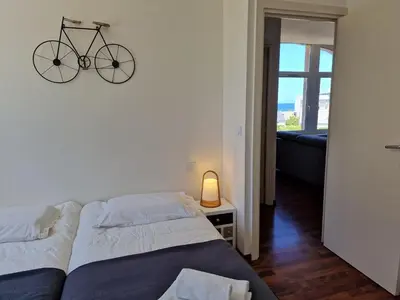 Un ou plusieurs lits dans un hébergement de l'établissement Flat in Primel with Sea View & Beaches Nearby