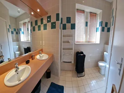 Salle de bains dans l'établissement Flat in Primel with Sea View & Beaches Nearby