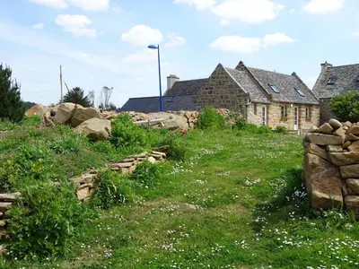 Jardin de l'établissement Port-Blanc Beach Cottage in Plougasnou