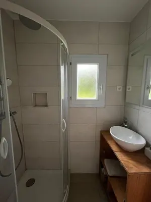 Salle de bains dans l'établissement Le 49 de la Pointe