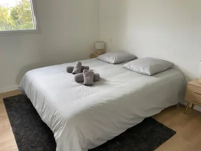 Un ou plusieurs lits dans un hébergement de l'établissement Jolie maison neuve proche du Guilvinec et des plages