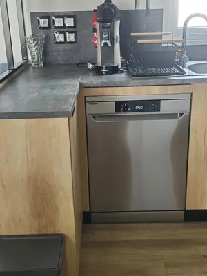 Cuisine ou kitchenette dans l'établissement Mobil home récent Domaine de Kerlann