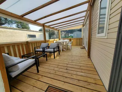 Balcon ou terrasse dans l'établissement Mobil home récent Domaine de Kerlann