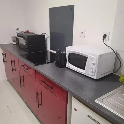 Cuisine ou kitchenette dans l'établissement BREST quartier St Michel avec 1 chambre