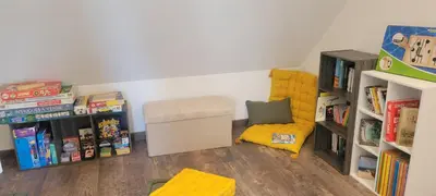 Bibliothèque dans la villa