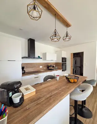 Cuisine ou kitchenette dans l'établissement Maison avec piscine - Ti Kiff