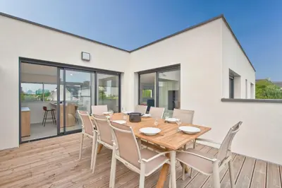 Balcon ou terrasse dans l'établissement Villa pour 9 - Piscine chauffée - Jacuzzi