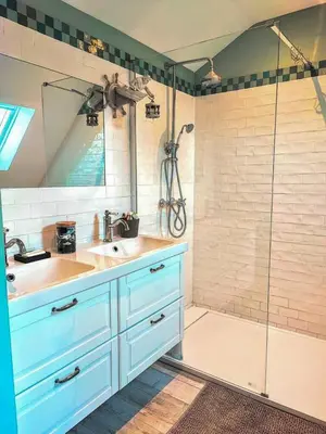 Salle de bains dans l'établissement Fisherman's House 40M From Ocean In Kerity