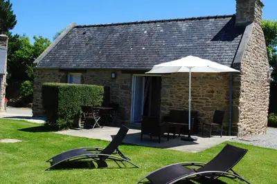 Jardin de l'établissement Charmante Maison Bretonne avec Piscine Chauffée