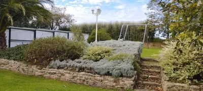 Jardin de l'établissement Charmante Maison Bretonne avec Piscine Chauffée