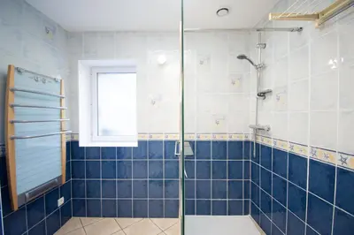 Salle de bains dans l'établissement KerJardin I Charme & Terrasse à Morgat