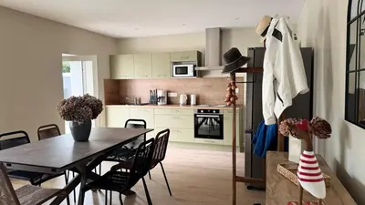 Cuisine ou kitchenette dans l'établissement Ty Glaz - Maison Bord de mer avec jardin, proche plage