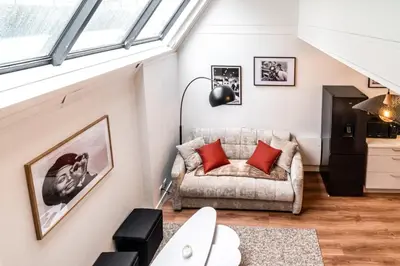 Coin salon dans l'établissement Duplex cinéma à Concarneau proche Ville Close