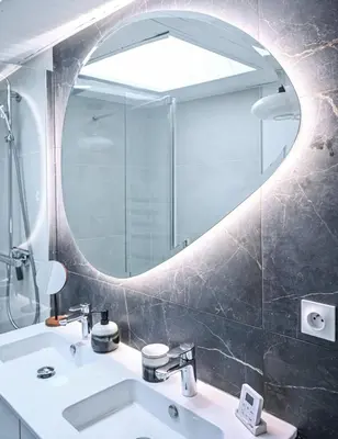 Salle de bains dans l'établissement Duplex cinéma à Concarneau proche Ville Close