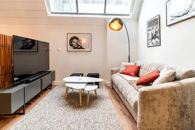 Télévision ou salle de divertissement dans l'établissement Duplex cinéma à Concarneau proche Ville Close