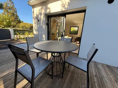 Balcon ou terrasse dans l'établissement Maison à 50m de la plage et du sentier côtier GR34 au Cabellou