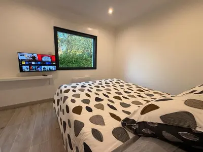 Un ou plusieurs lits dans un hébergement de l'établissement Maison à 50m de la plage et du sentier côtier GR34 au Cabellou