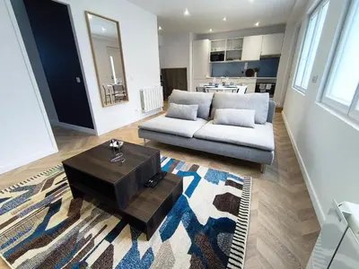 Coin salon dans l'établissement L'Azur - Appartement spacieux - Arrivée Autonome