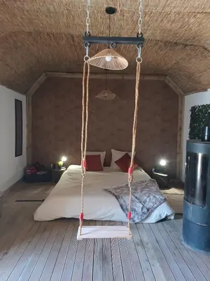 Un ou plusieurs lits dans un hébergement de l'établissement Cabane cozzi dépendance à la ferme avec jacuzzi