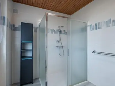 Salle de bains dans l'établissement Holiday Home Entre Terre et Mer by Interhome